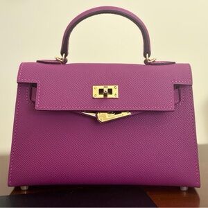 Mini 🍑 “Kellie” Epsom Leather purse 👜 Will negotiate $$